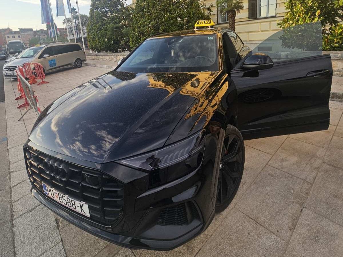 Audi Q8 2020 luxury taxi for Rovinj airport transfers