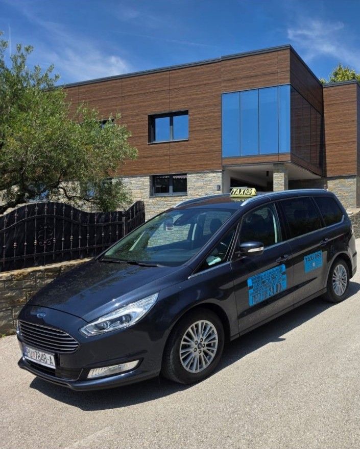 Ford Galaxy 7-seat taxi for group transfers in Istria